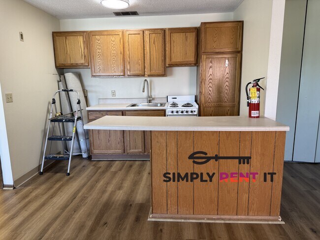 Building Photo - Renovated 2 bedroom, Story City