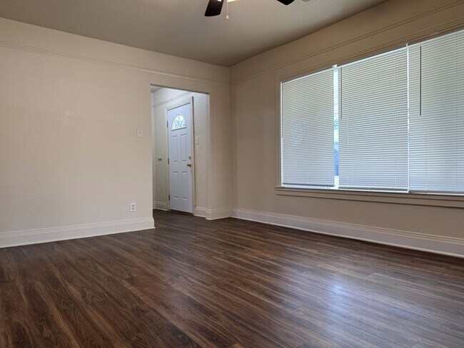 Building Photo - 45w26th