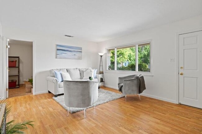 Building Photo - 1813 Beech St