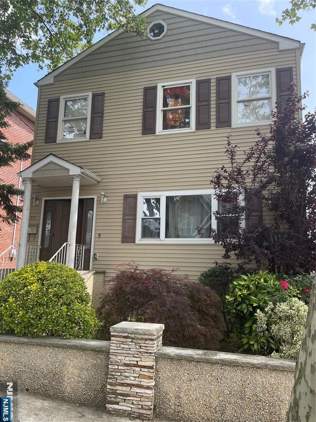 Building Photo - 55 Crescent Ave