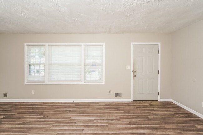 Building Photo - “Freshly Renovated 3BR w/ Fenced Yard – Pe...