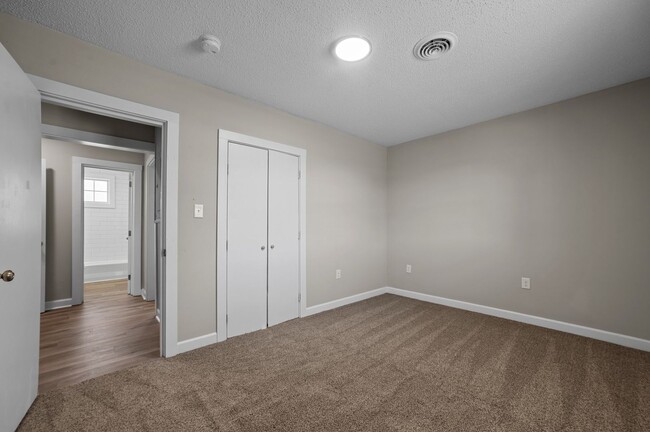 Building Photo - Riverview - Building 10 (31-34)