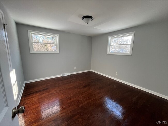 Building Photo - 7650 Commodore Cir