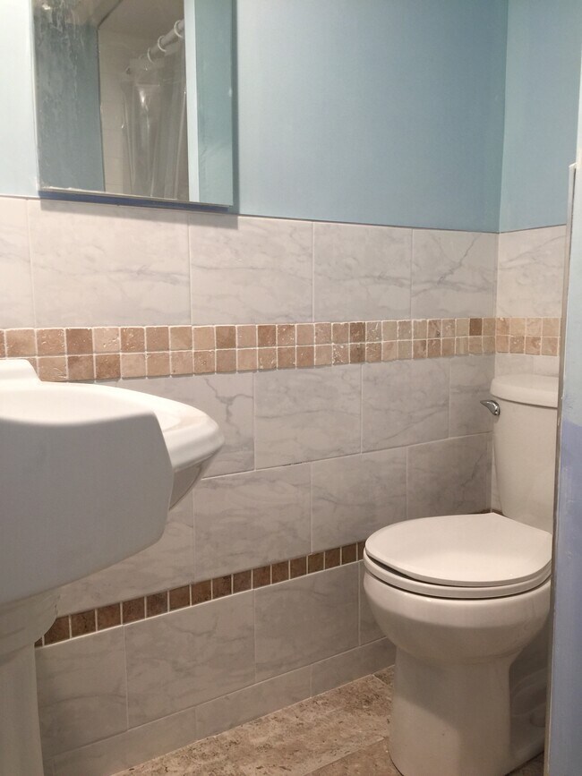 Building Photo - 44 Hancock Ave