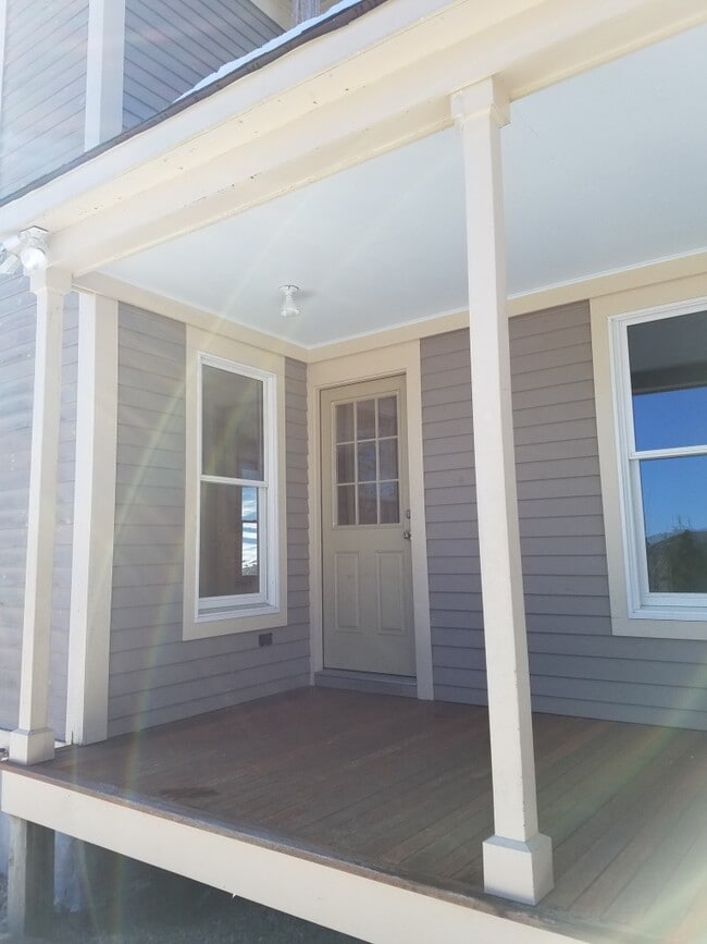 Building Photo - 143 Railroad Ave