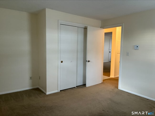 Building Photo - 26 College St