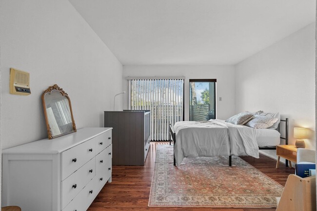 Building Photo - Amazing Mid-Century Modern 2 Bed, 2.5 Bath Ready for New Tenants- Eagle Mountain Saginaw ISD- 76179