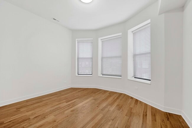 Building Photo - 118 E 57th St