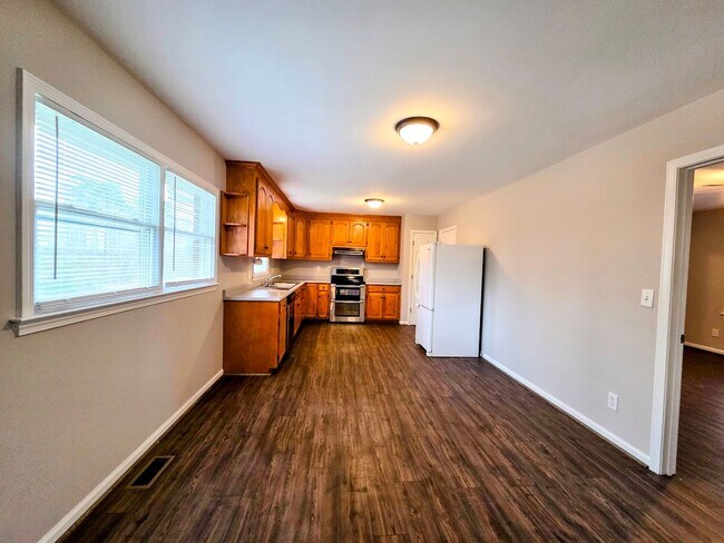 Building Photo - 3 Bedroom Brick Home Easley, SC