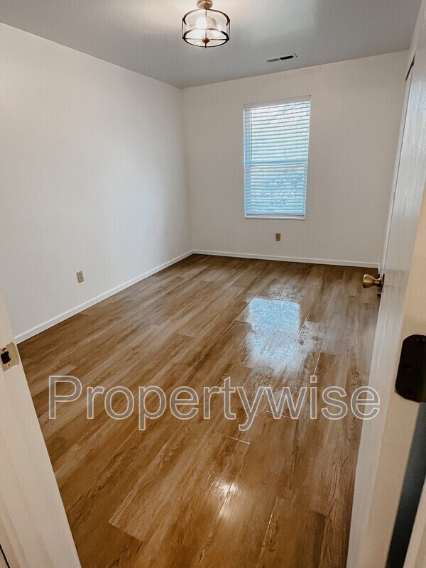 Building Photo - 770 N Main St