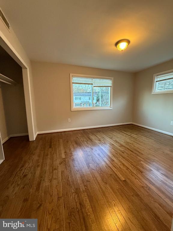 Building Photo - 5852 Mt Vernon Dr