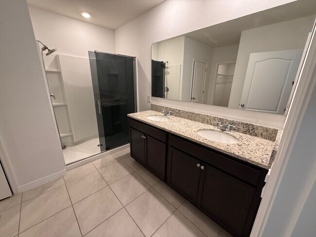 Building Photo - 4/2 Groveland Home