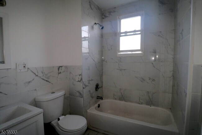 Building Photo - 176 Shephard Ave