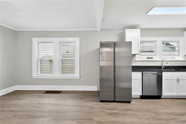 Building Photo - 111 Maplehurst Ave