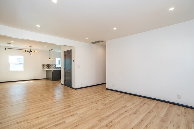Livingroom - 1711 S Ridgeley Dr
