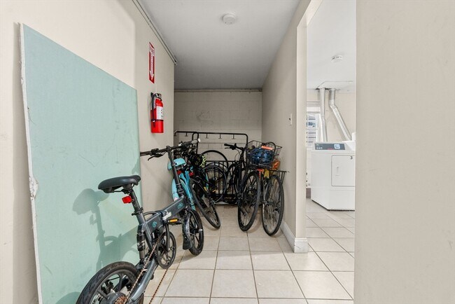 Building Photo - 71 Oxford Ave