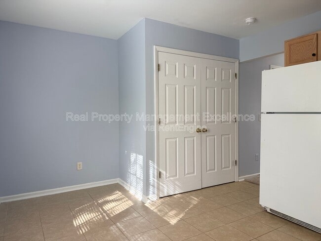 Building Photo - 12 Red Ln