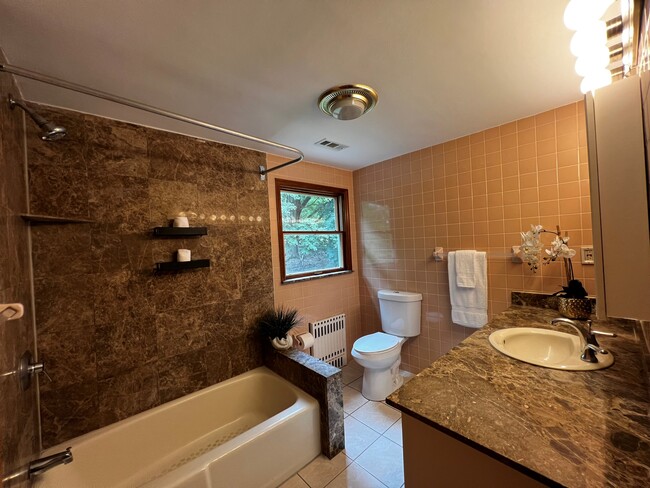 Building Photo - 56 Grandview Pl