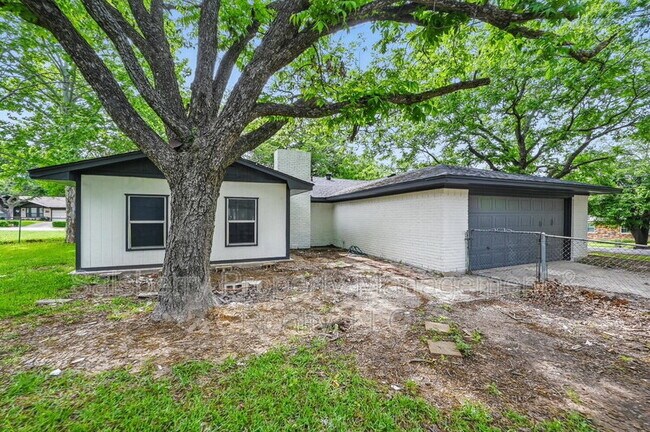 Building Photo - 406 Rickey Canyon Ave
