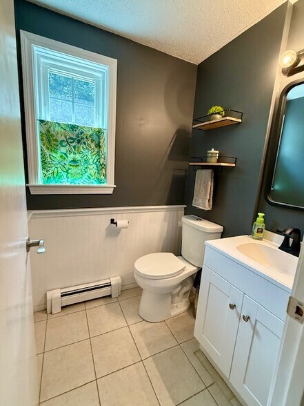 1/2 bath - 4-45 Skyline Dr