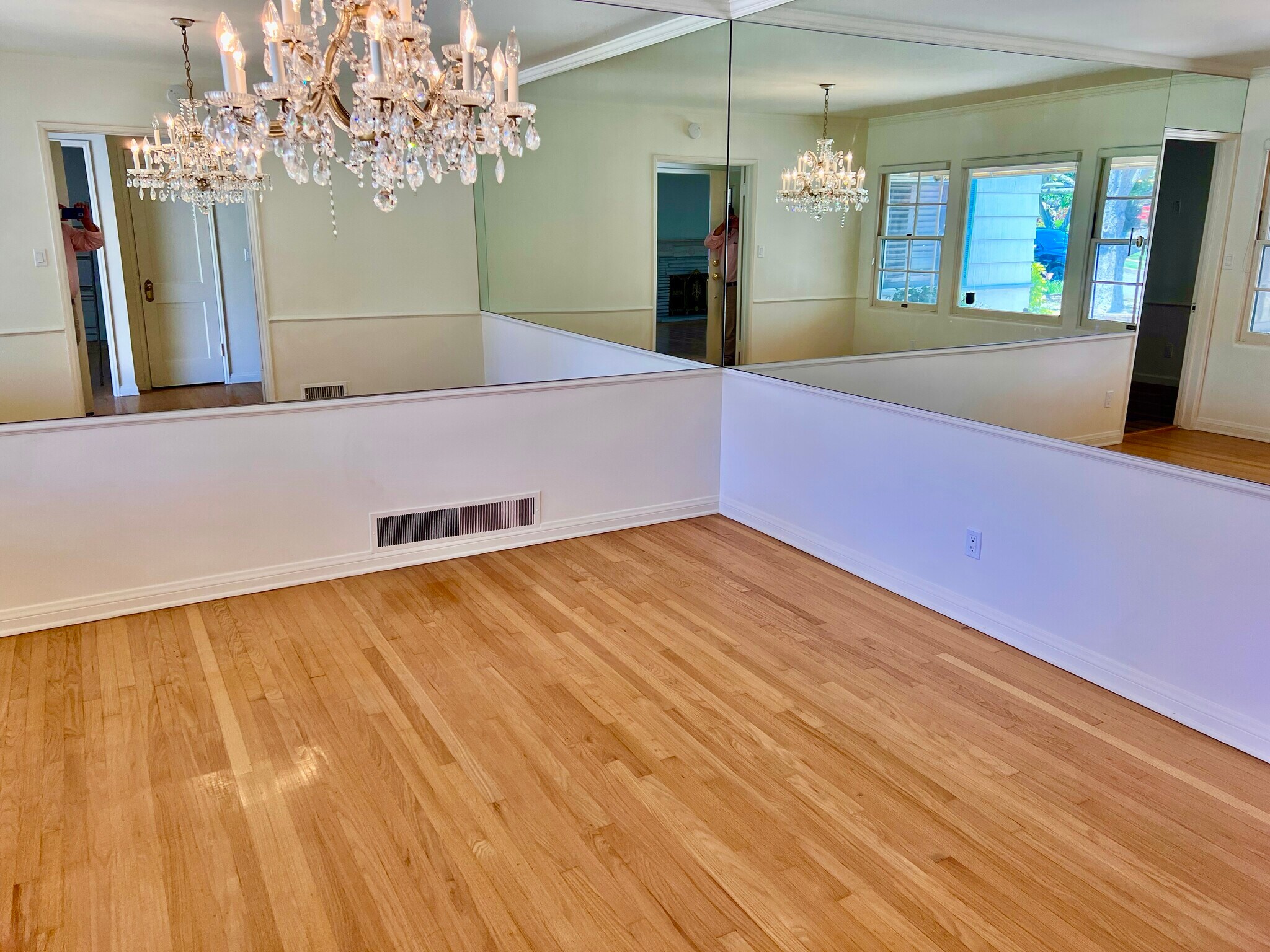 Building Photo - 4211 Ridgeway Dr