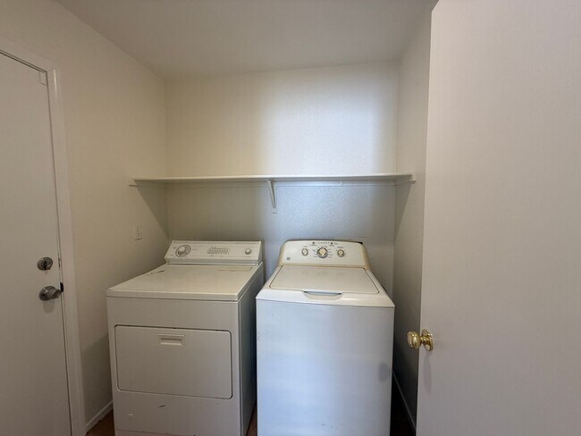 Building Photo - NEW Paint + NEW Carpet + NEW blinds + NEW ...