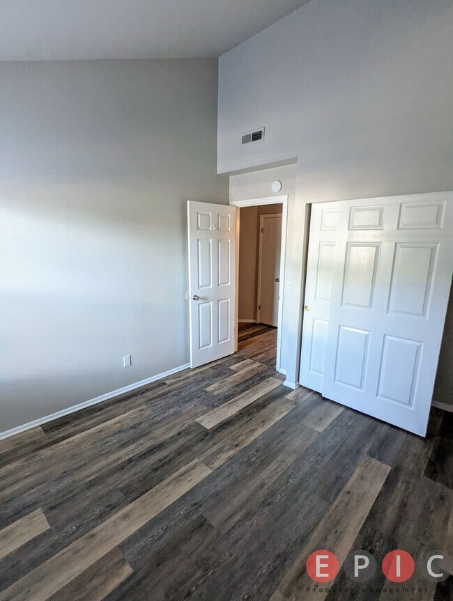 Building Photo - Beautiful Condo in Great Location!