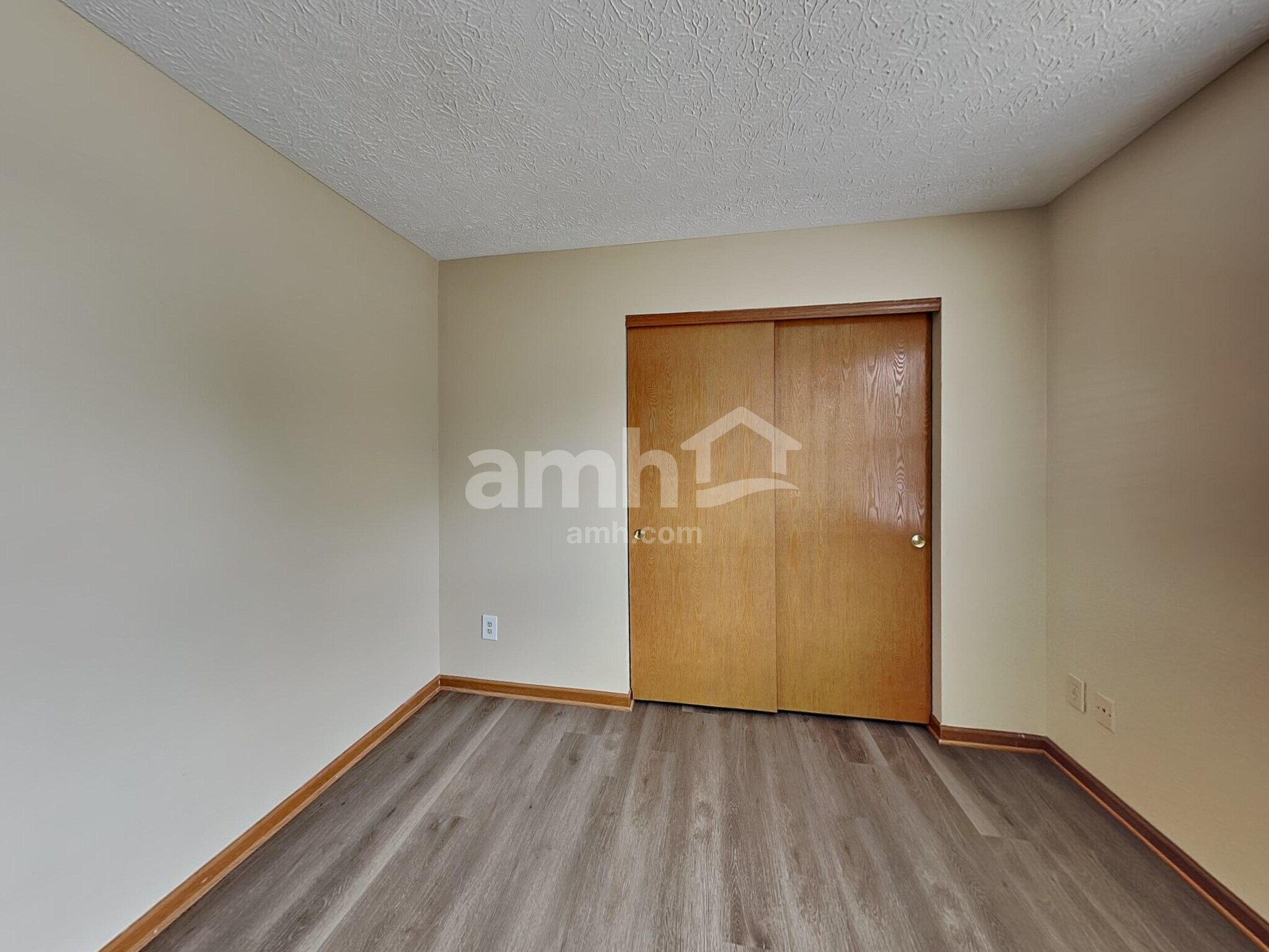 Building Photo - 8190 Pelham Dr