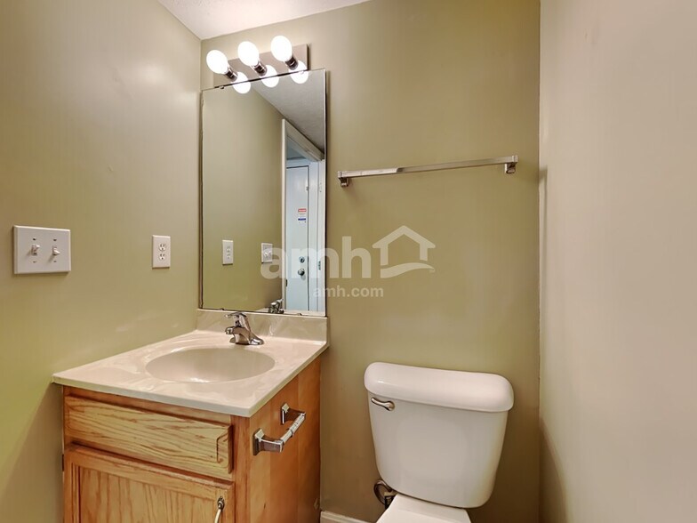 Building Photo - 599 Whispering Pines Pl