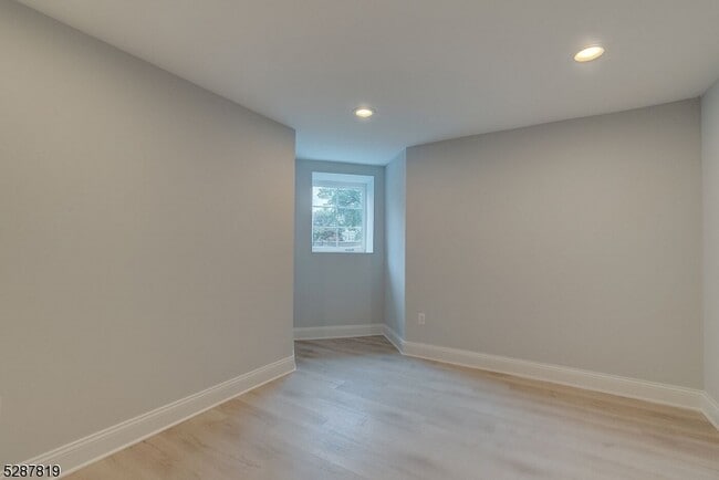 Building Photo - 38 Forest St