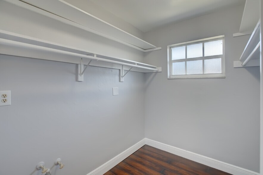 Building Photo - 600 SW 15th St