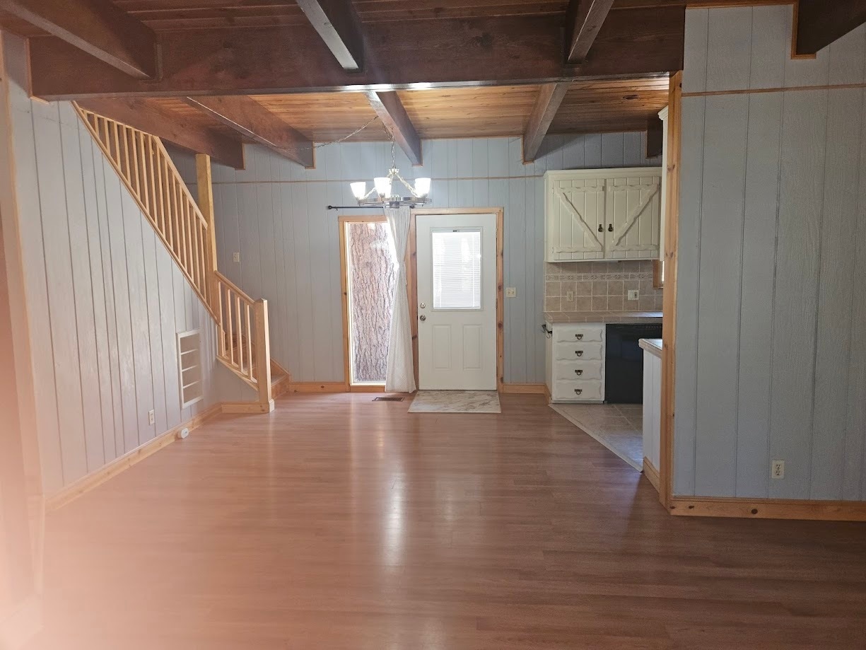 Building Photo - 15325 Acacia Way