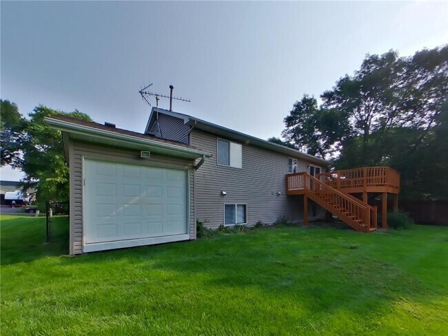 Building Photo - 6393 Wildwood Way