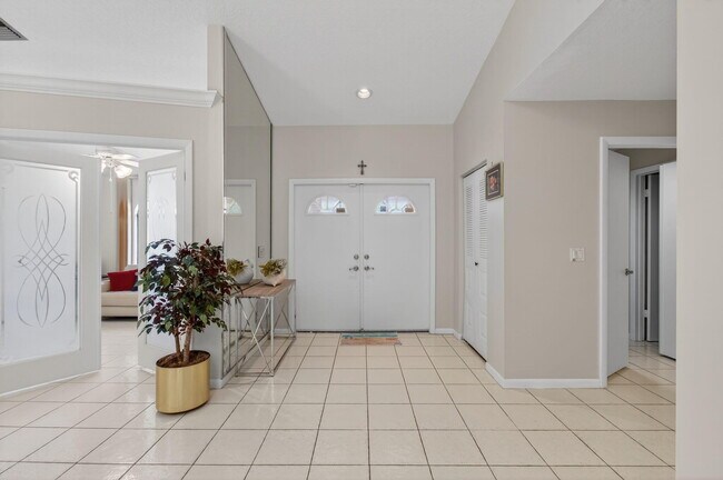 Building Photo - 2925 Riviera Dr