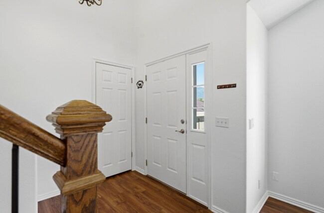 Building Photo - 12 E 500 S