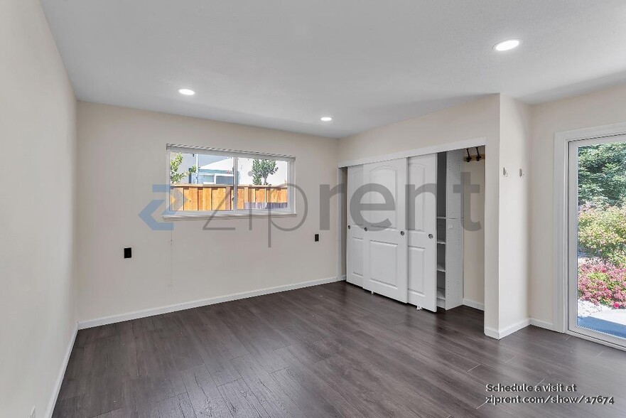Building Photo - Unit