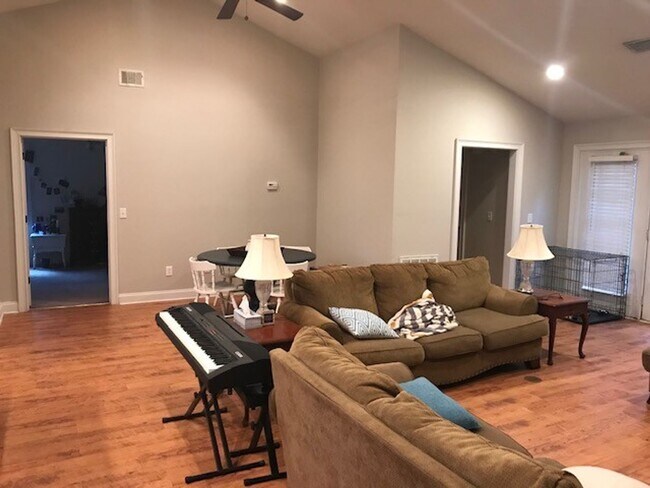 Building Photo - Eagles Landing North #42