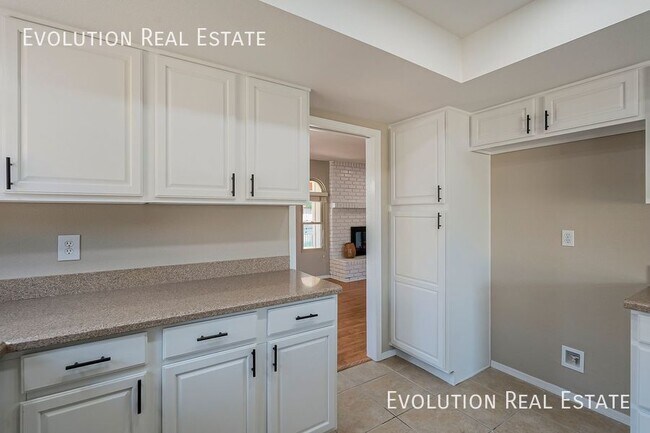 Building Photo - 2033 S Paseo Loma