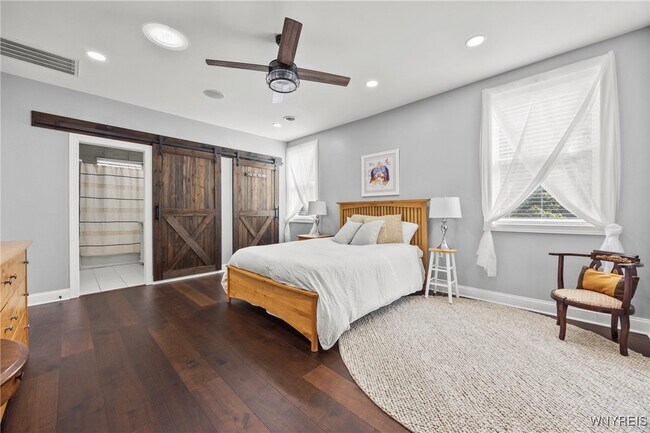 Building Photo - 5445 E Creek Rd