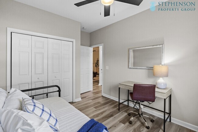 Building Photo - Furnished Rental! STR