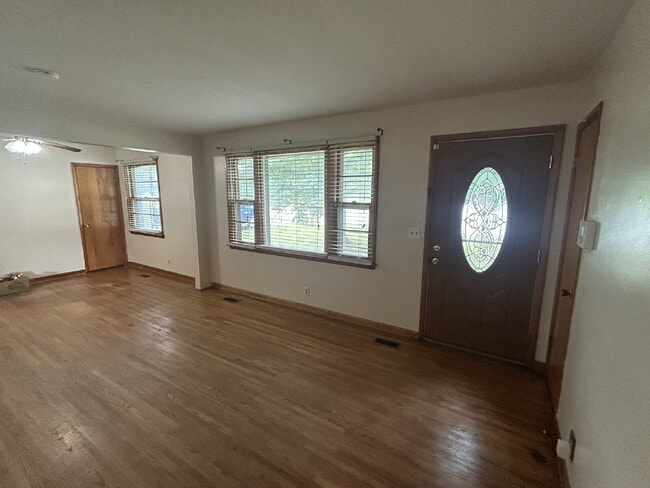 Building Photo - Charming Home in Hermitage