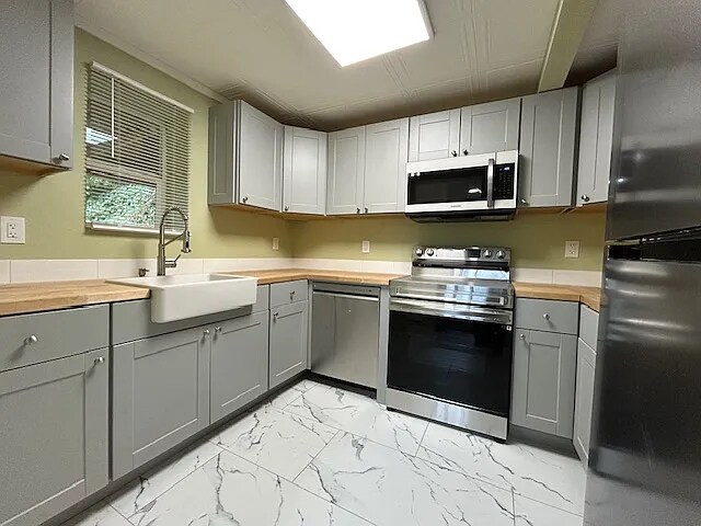 Kitchen - 2745 Allen St