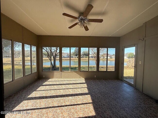 Building Photo - 913 Mackinaw Trail