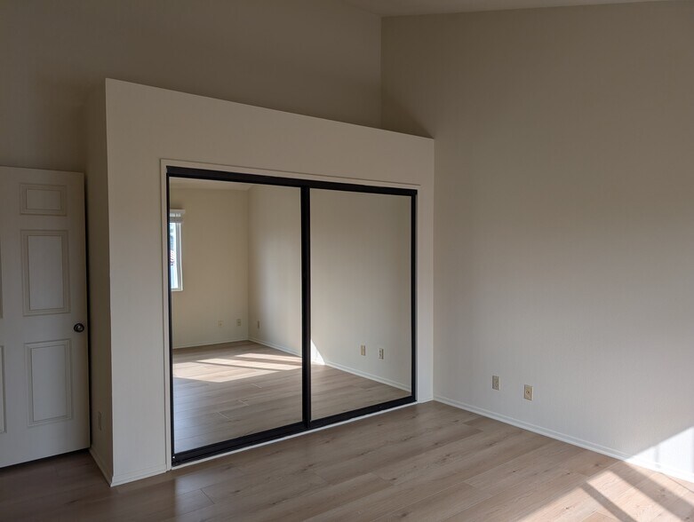 Building Photo - 1328 W Gardena Blvd