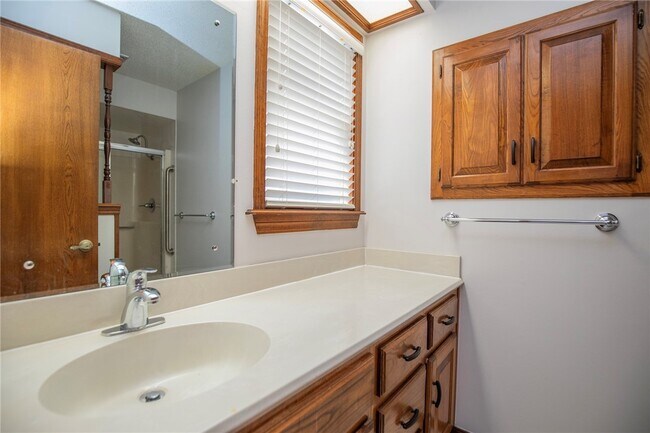 Building Photo - 12 Deddington Dr