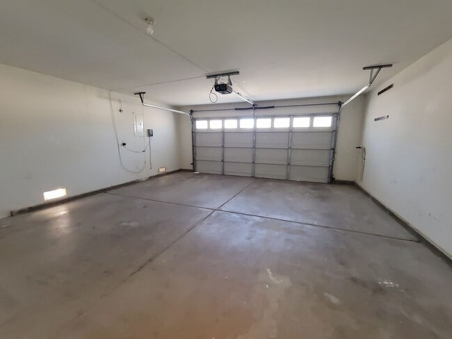 Building Photo - Beautiful 4 Bedroom Home in Green Valley