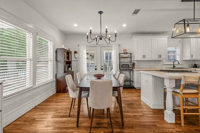 Building Photo - 2200 Hurley Ave