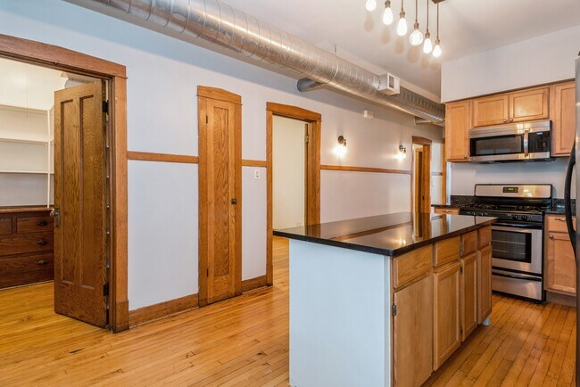 Building Photo - 3535 W School St