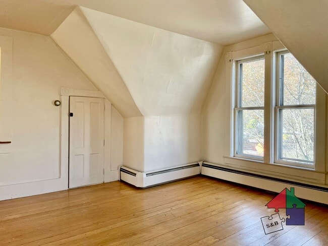 Building Photo - 225 Elm St