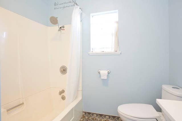 Building Photo - 1044 Stannage Ave